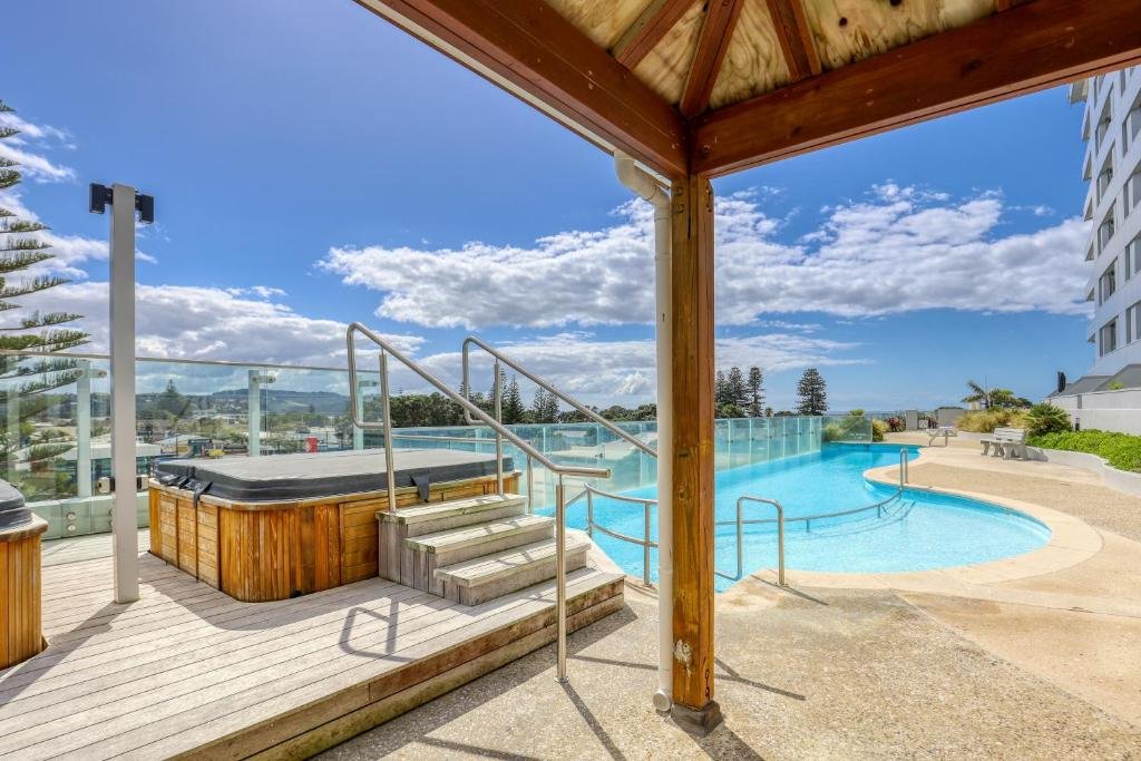 Spa and outdoor pool at Marsden Suites Orewa