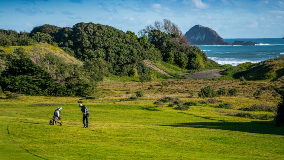 Golfer at Muriwai with the Tasman Sea in the background